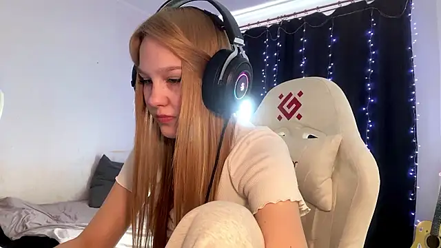 Snapshot of axin_burnell chatting on February 2026 05:28:02 AM axin burnell online show from February 2026 05:28:02 AM