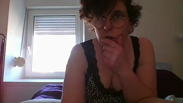 OIseauNoir88 online show from March 2026 01:58:01 PM