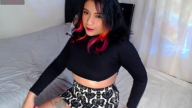 Snapshot of laury_moon chatting on February 2026 04:55:02 PM laury moon online show from February 2026 04:55:02 PM