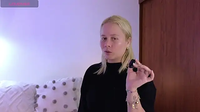 Snapshot of zoee__sweet chatting on April 2026 10:59:02 PM zoee sweet online show from April 2026 10:59:02 PM