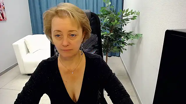 MONA W online show from June 2026 08:57:01 AM