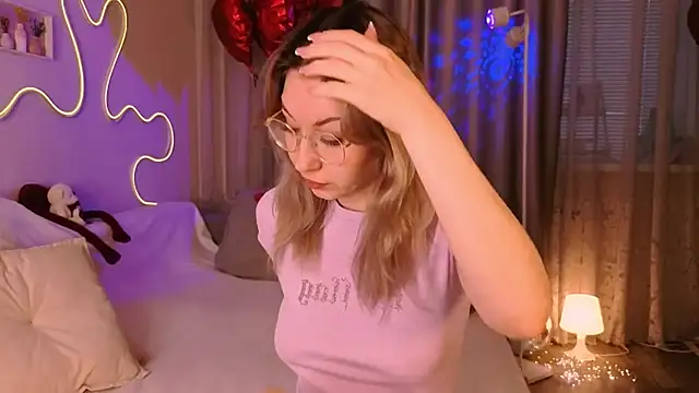 Snapshot of lusciousslily chatting on February 2026 01:37:02 AM lusciousslily online show from February 2026 01:37:02 AM