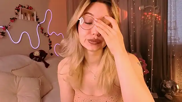 lusciousslily online show from April 2026 05:01:02 AM