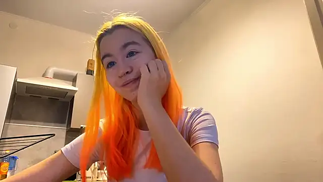 Snapshot of EmilyHein chatting on February 2026 06:12:01 AM EmilyHein online show from February 2026 06:12:01 AM