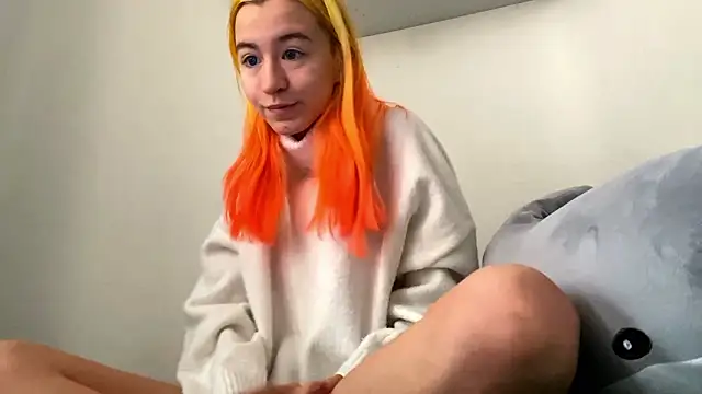 Snapshot of EmilyHein chatting on February 2026 07:01:02 AM EmilyHein online show from February 2026 07:01:02 AM