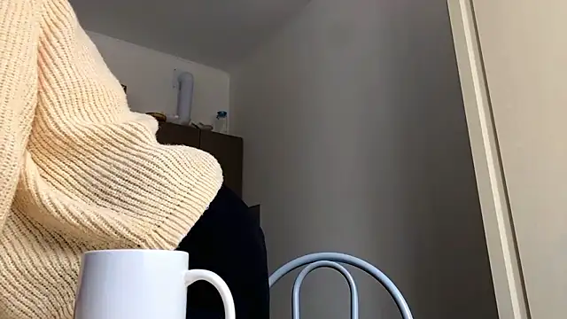 Snapshot of EmilyHein chatting on February 2026 06:13:01 AM EmilyHein online show from February 2026 06:13:01 AM