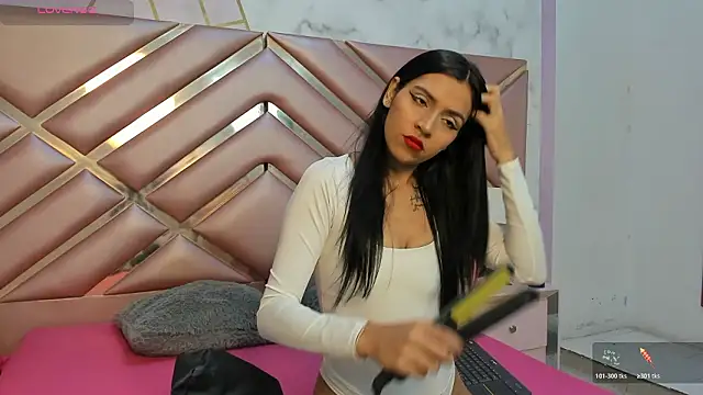 Snapshot of LauraRoot chatting on February 2026 11:37:01 AM LauraRoot online show from February 2026 11:37:01 AM