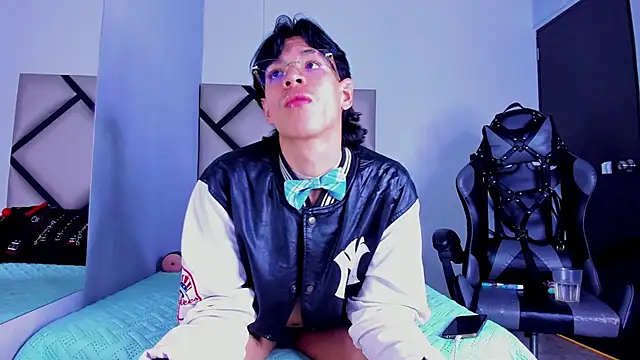 Snapshot of Bennet-Gray chatting on February 2026 05:15:01 AM Bennet-Gray online show from February 2026 05:15:01 AM