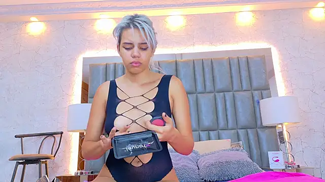 AlanaHouston online show from April 2026 04:48:01 AM