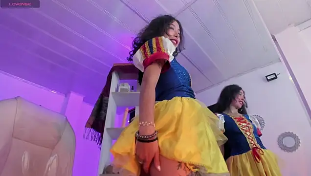 Miniadelf online show from April 2026 08:11:02 PM