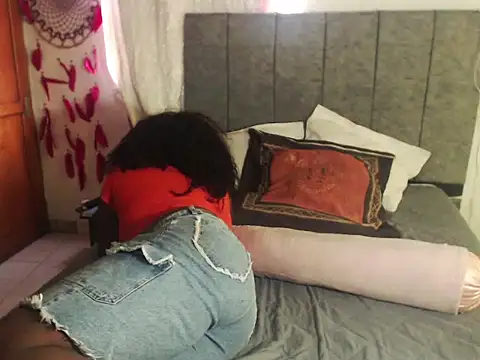 karlaebony online show from February 2026 06:15:01 PM