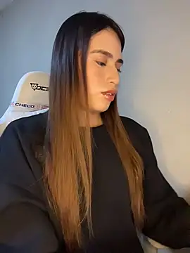 Snapshot of romyamo chatting on March 2026 01:43:02 AM romyamo online show from March 2026 01:43:02 AM