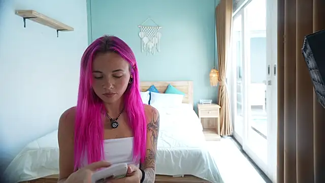 Sarah Pink online show from October 2025 03:48:02 AM