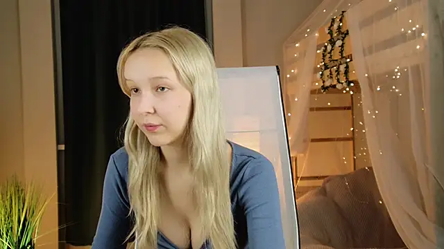 Snapshot of MaoqiBeverly chatting on April 2026 05:22:01 AM MaoqiBeverly online show from April 2026 05:22:01 AM
