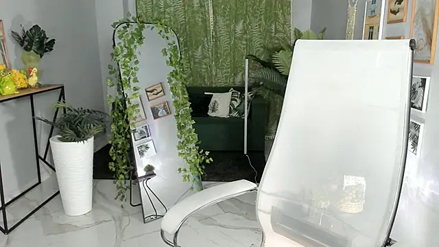 Snapshot of MaoqiBeverly chatting on April 2026 05:10:02 AM MaoqiBeverly online show from April 2026 05:10:02 AM