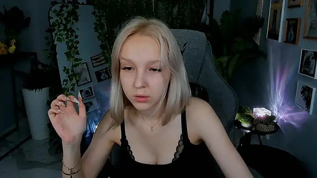 Snapshot of MaoqiBeverly chatting on May 2026 08:20:02 AM MaoqiBeverly online show from May 2026 08:20:02 AM