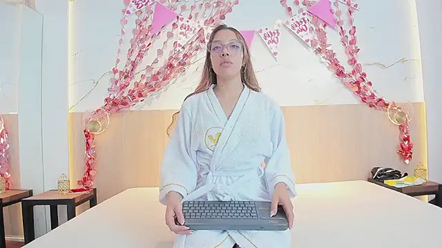 rebecca ponce  online show from February 2026 07:28:01 PM