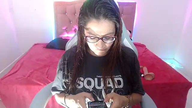 snowhot-69 online show from March 2026 12:33:01 AM