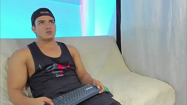 jhon nicolas online show from April 2026 08:32:02 PM