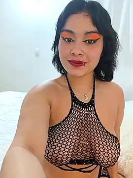 Snapshot of zoe_love18 chatting on April 2026 05:33:01 AM zoe love18 online show from April 2026 05:33:01 AM