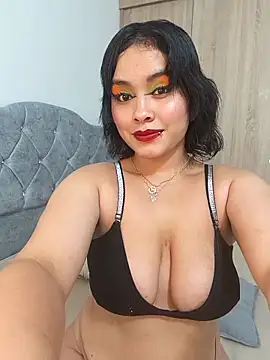 Snapshot of zoe_love18 chatting on May 2026 04:42:02 AM zoe love18 online show from May 2026 04:42:02 AM