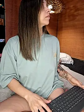 Snapshot of Ana-Spencer chatting on May 2026 01:25:02 AM Ana-Spencer online show from May 2026 01:25:02 AM