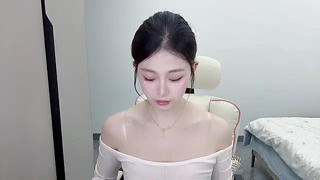 Snapshot of DYyyyyy-- chatting on February 2026 12:04:01 PM DYyyyyy-- online show from February 2026 12:04:01 PM