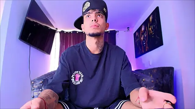 Snapshot of miguel_aguirre_ chatting on February 2026 12:45:02 PM miguel aguirre online show from February 2026 12:45:02 PM