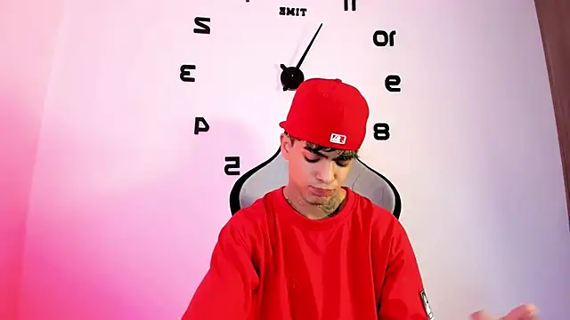 Snapshot of miguel_aguirre_ chatting on February 2026 12:28:02 PM miguel aguirre online show from February 2026 12:28:02 PM