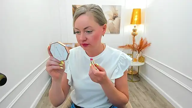 CharlotteKerti online show from June 2026 07:39:01 PM