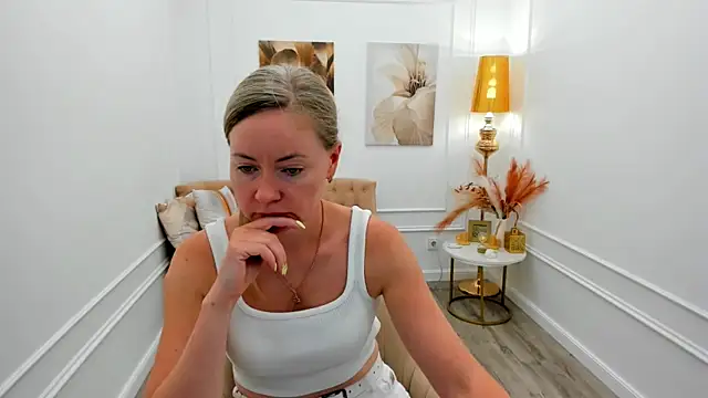 CharlotteKerti online show from June 2026 07:38:02 PM