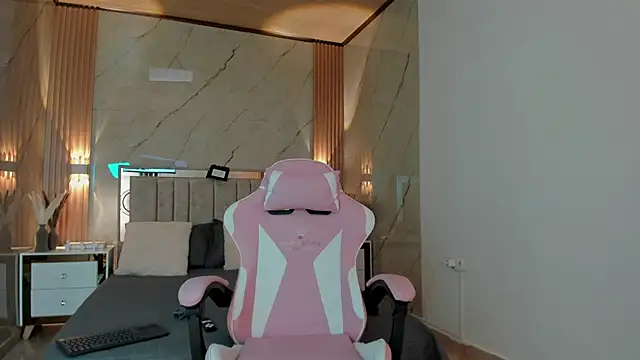 avigail xo online show from February 2026 06:36:02 PM