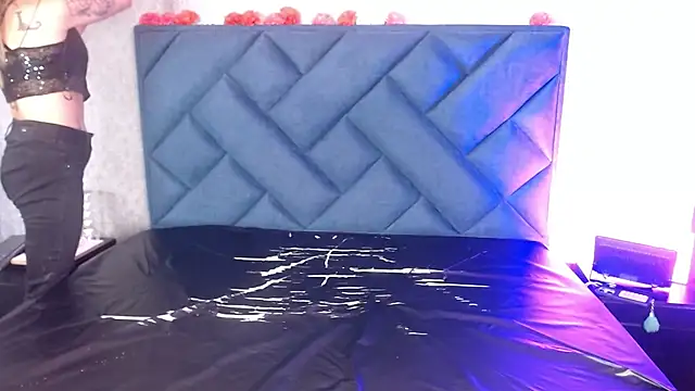 Lia tomson online show from February 2026 07:04:01 PM