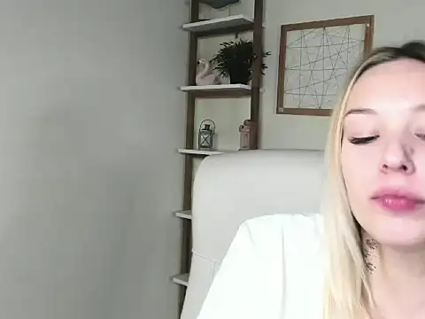 Snapshot of VelvetAngela chatting on February 2026 01:41:01 PM VelvetAngela online show from February 2026 01:41:01 PM