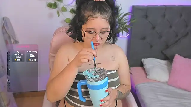 Snapshot of Sylvara_bx chatting on February 2026 12:48:02 PM Sylvara bx online show from February 2026 12:48:02 PM