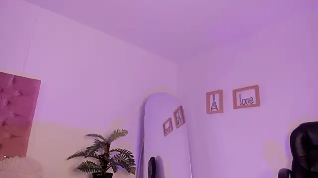 im oleiderr online show from March 2026 04:09:01 AM