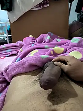 Snapshot of Ale_5673 chatting on February 2026 01:06:02 PM Ale 5673 online show from February 2026 01:06:02 PM