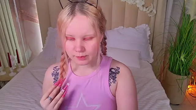 Snapshot of AnnieVibe chatting on April 2026 05:39:02 PM AnnieVibe online show from April 2026 05:39:02 PM