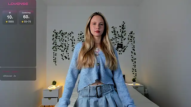 Snapshot of EllyMartinez chatting on February 2026 04:22:02 PM EllyMartinez online show from February 2026 04:22:02 PM