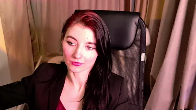 Snapshot of NicoleLuxe chatting on February 2026 03:29:01 PM NicoleLuxe online show from February 2026 03:29:01 PM