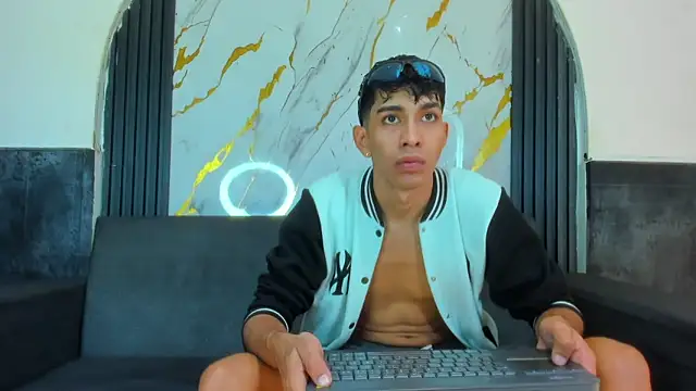 Snapshot of biig_boy chatting on February 2026 08:25:02 PM biig boy online show from February 2026 08:25:02 PM