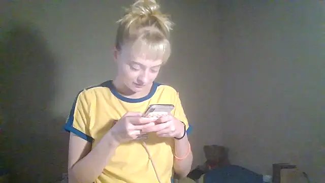 Snapshot of KiwiDreamy1 chatting on February 2026 11:20:02 PM KiwiDreamy1 online show from February 2026 11:20:02 PM