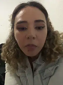 Isabelle Sara online show from February 2026 03:23:02 AM