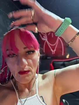 Snapshot of Karolaiin_LS chatting on February 2026 07:53:01 PM Karolaiin LS online show from February 2026 07:53:01 PM