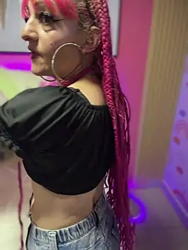 Snapshot of Karolaiin_LS chatting on February 2026 07:43:01 PM Karolaiin LS online show from February 2026 07:43:01 PM