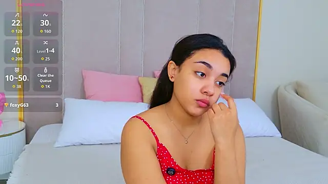 Snapshot of Luna_Cortier chatting on May 2026 05:48:01 AM Luna Cortier online show from May 2026 05:48:01 AM
