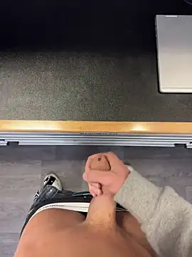 Snapshot of Robertocavall chatting on February 2026 03:45:01 PM Robertocavall online show from February 2026 03:45:01 PM