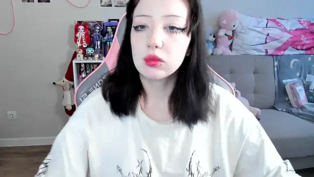 MollysLand online show from April 2026 09:32:01 AM