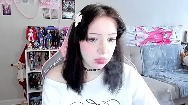 MollysLand online show from April 2026 09:56:02 AM