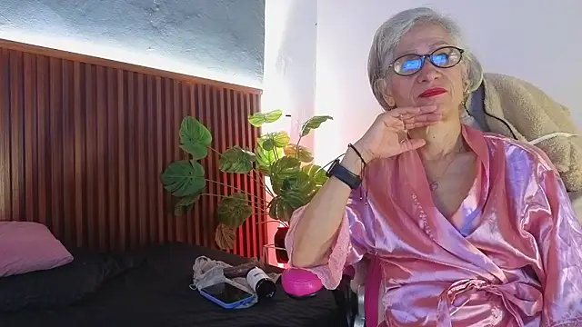 Snapshot of miss_monserrate01 chatting on February 2026 01:05:01 PM miss monserrate01 online show from February 2026 01:05:01 PM